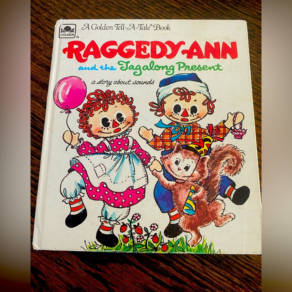 1971 raggedy-Ann hardcover book